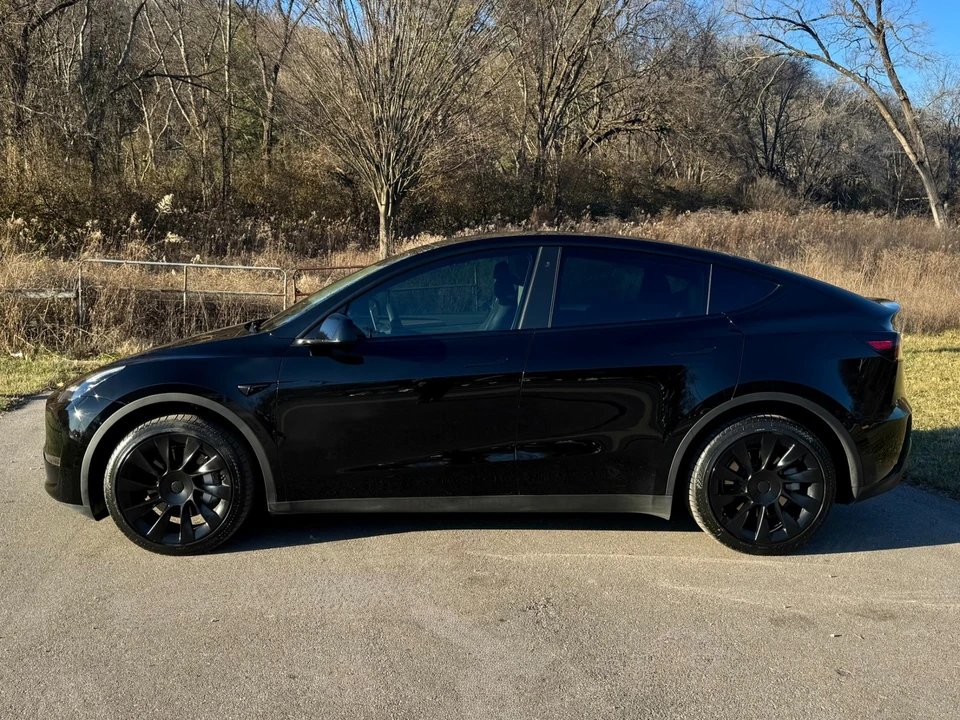 2023 Tesla Model Y - Image 7 of 12