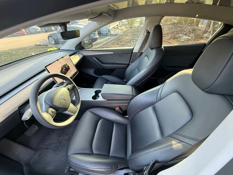 2023 Tesla Model Y - Image 9 of 12