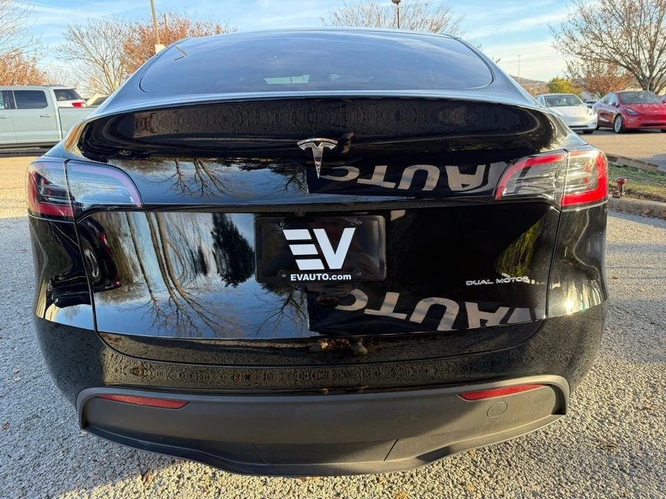 2023 Tesla Model Y - Image 5 of 12