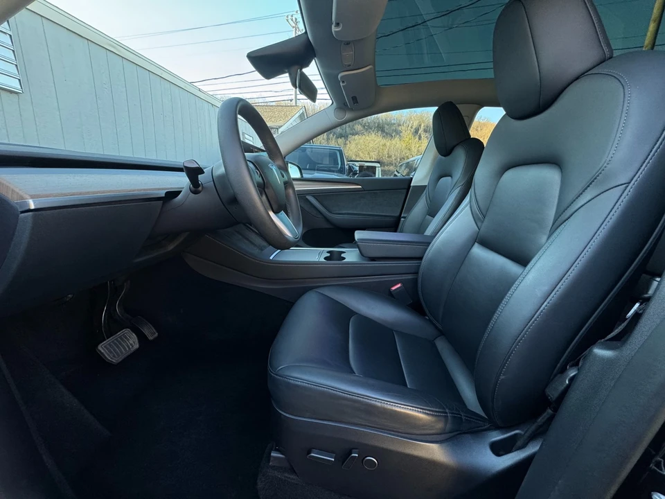 2023 Tesla Model Y - Image 9 of 12
