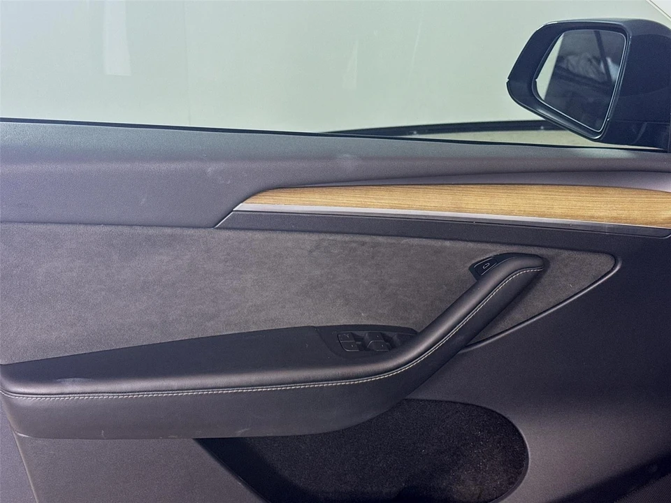 2023 Tesla Model Y - Image 11 of 14