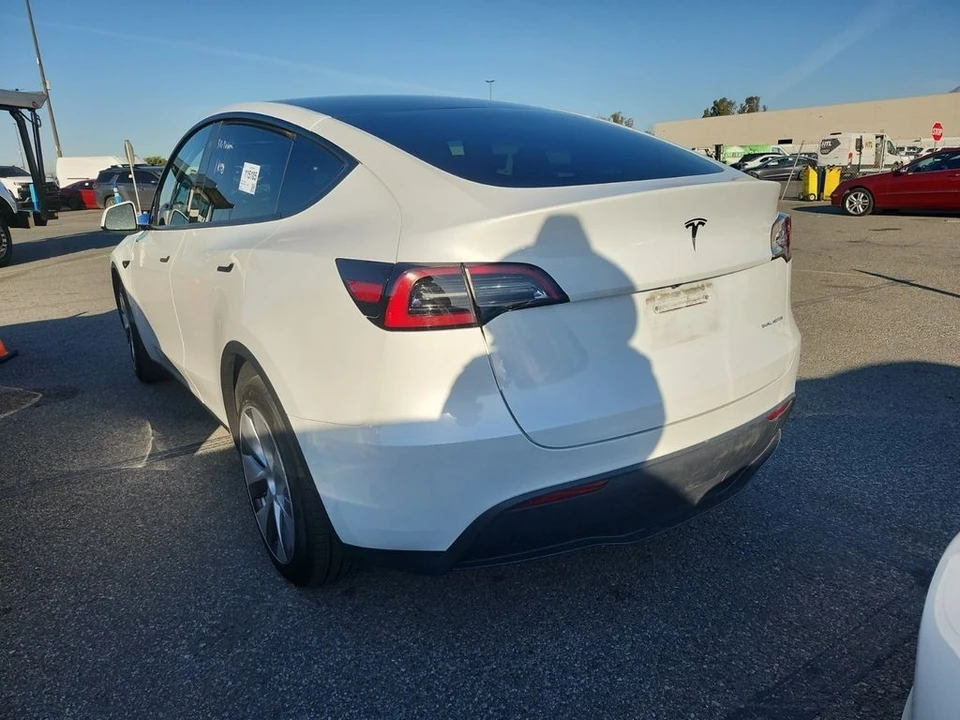 2023 Tesla Model Y - Image 4 of 7