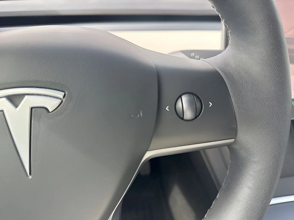 2023 Tesla Model Y - Image 17 of 21