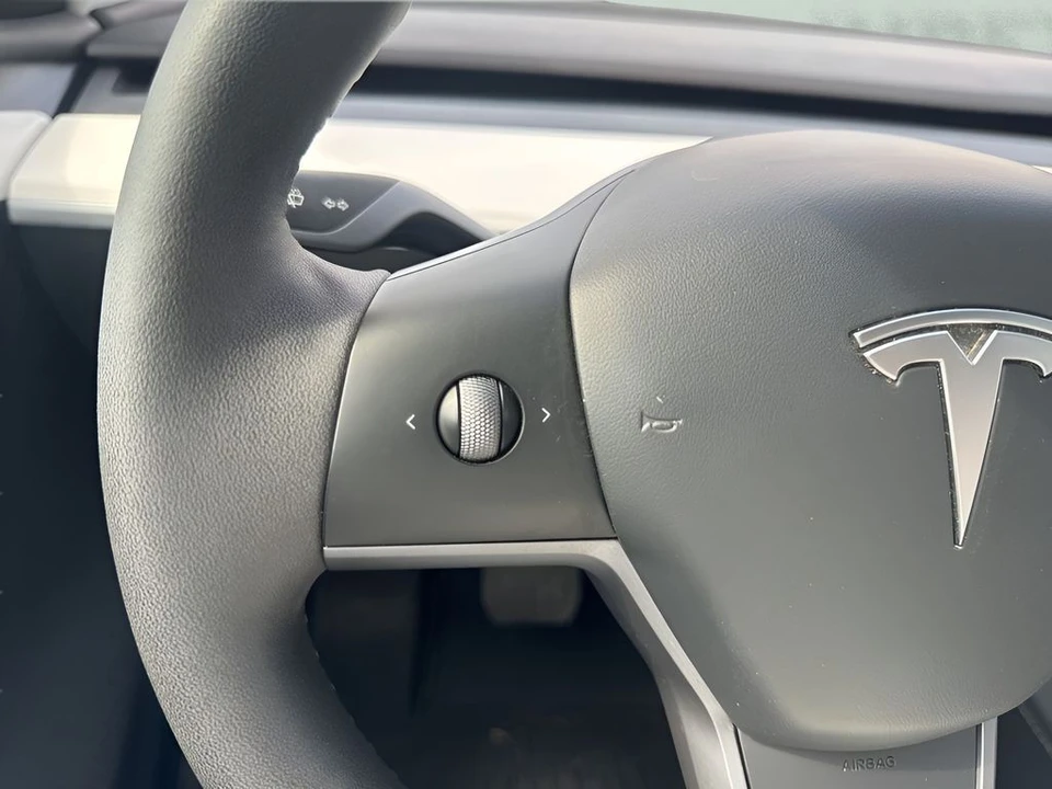 2023 Tesla Model Y - Image 16 of 21