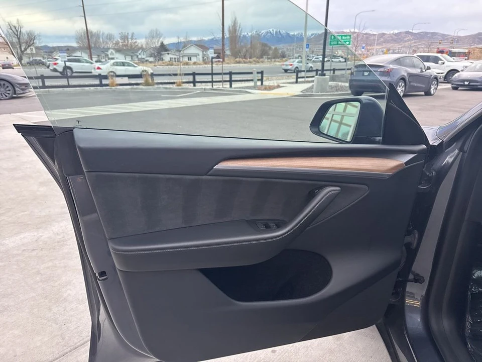 2023 Tesla Model Y - Image 10 of 21