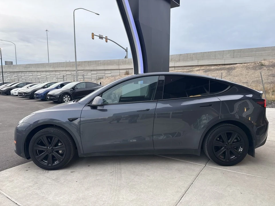 2023 Tesla Model Y - Image 4 of 21