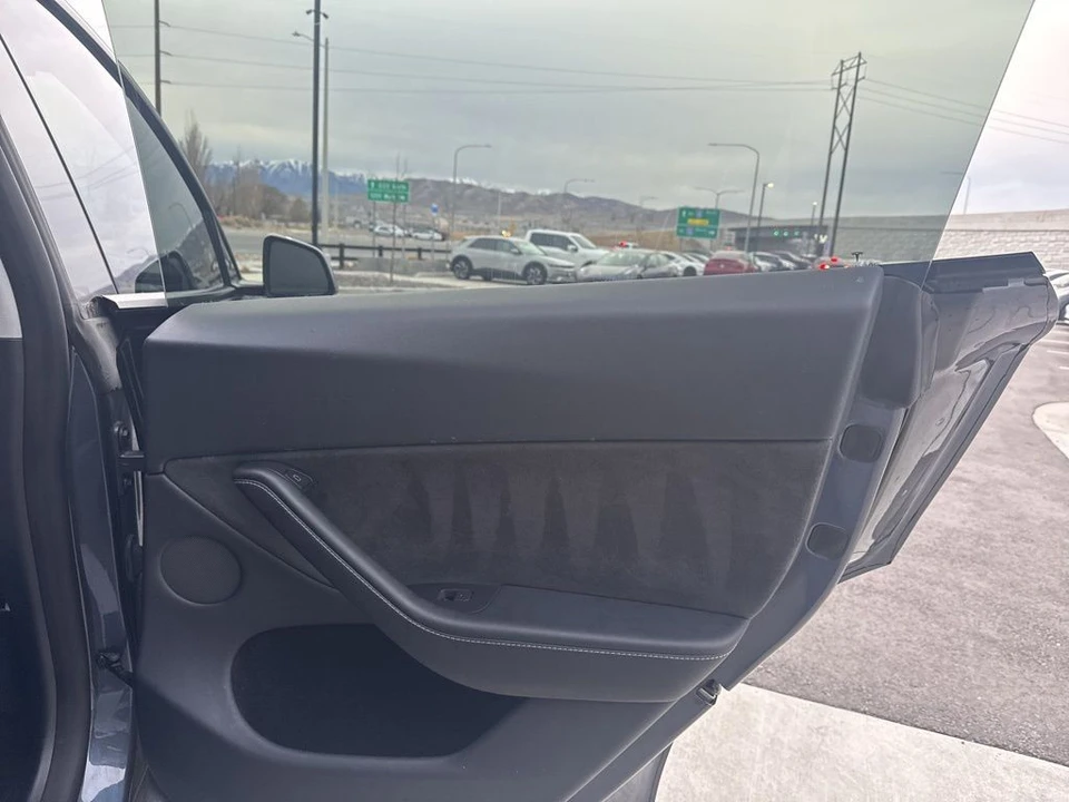 2023 Tesla Model Y - Image 17 of 21