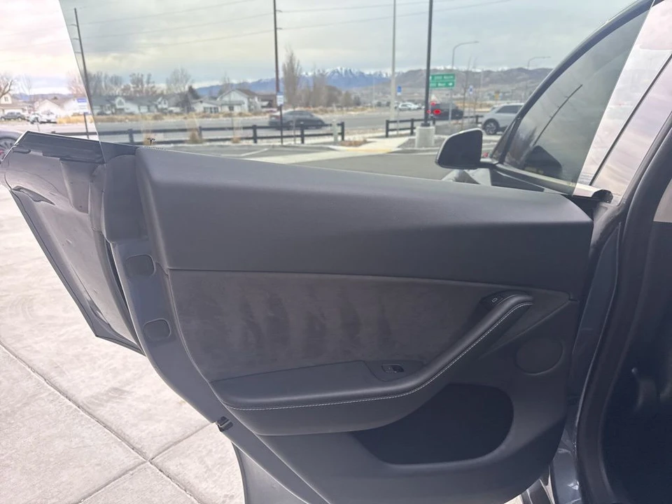 2023 Tesla Model Y - Image 13 of 21