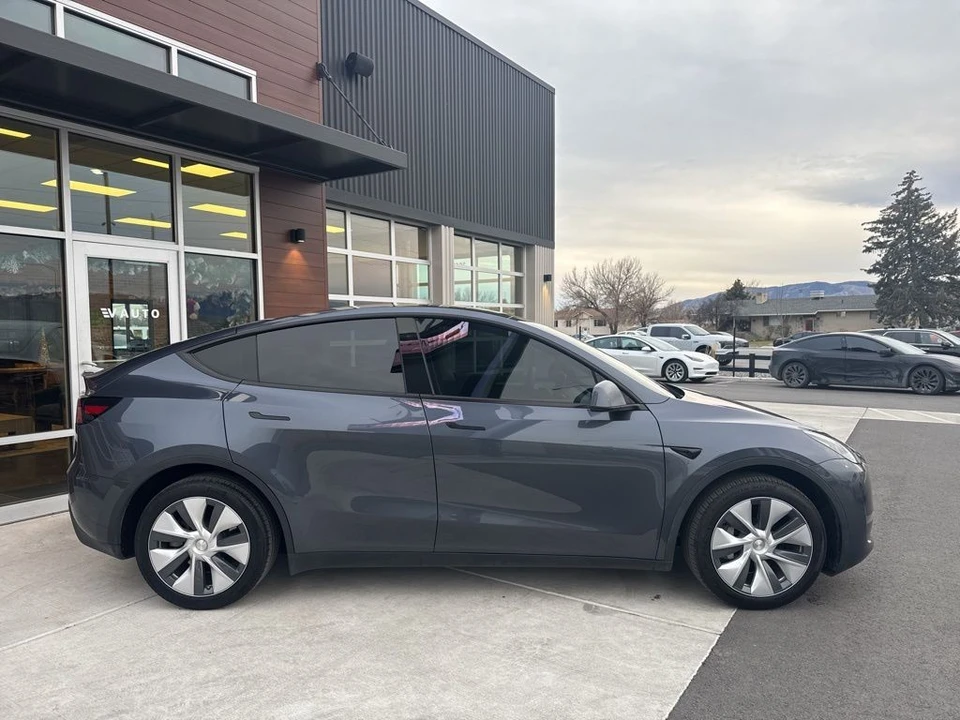 2023 Tesla Model Y - Image 8 of 21