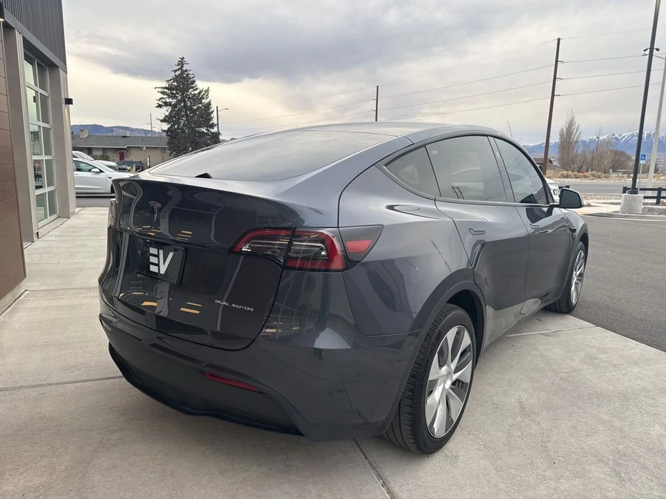 2023 Tesla Model Y - Image 7 of 21