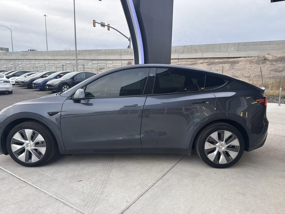 2023 Tesla Model Y - Image 4 of 21