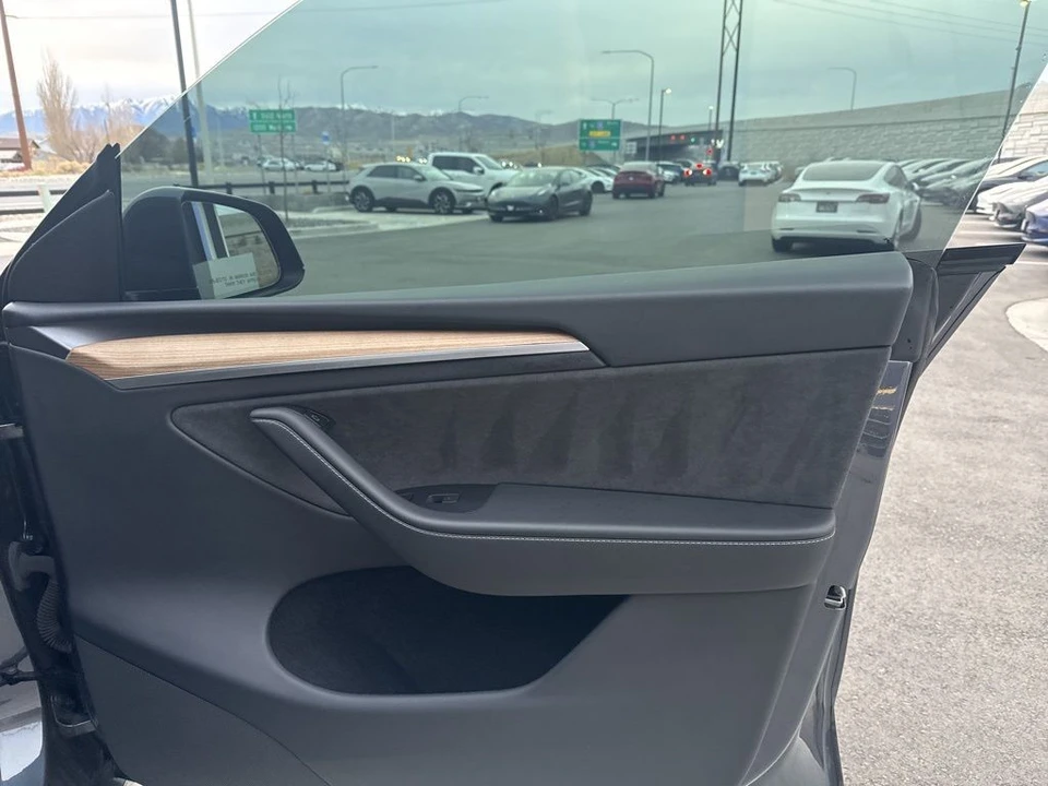 2023 Tesla Model Y - Image 21 of 21