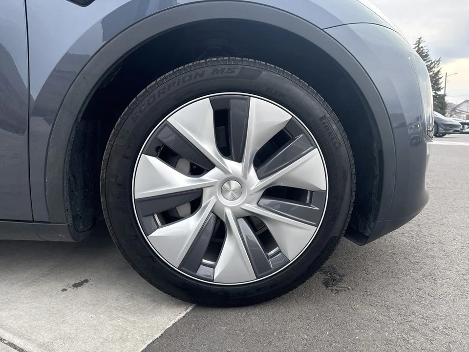 2023 Tesla Model Y - Image 9 of 21