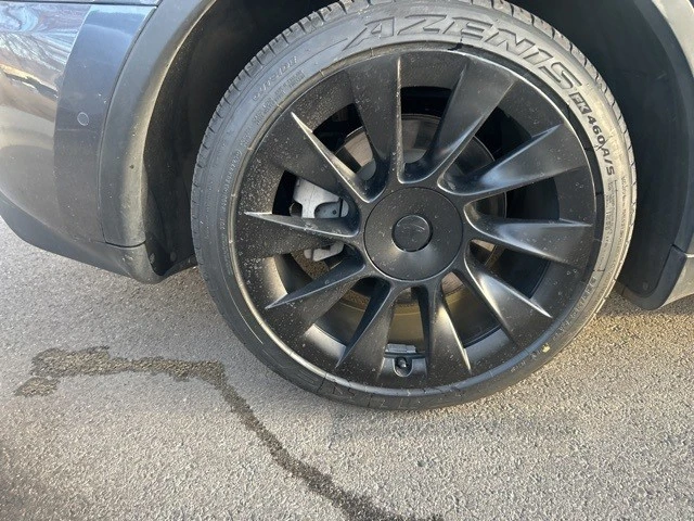 2023 Tesla Model Y - Image 10 of 21