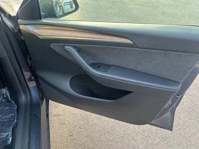 2023 Tesla Model Y - Image 21 of 21