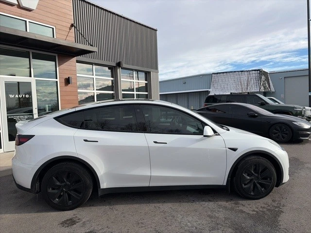 2023 Tesla Model Y - Image 9 of 21