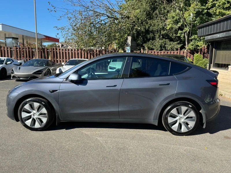 2023 Tesla Model Y - Image 8 of 12