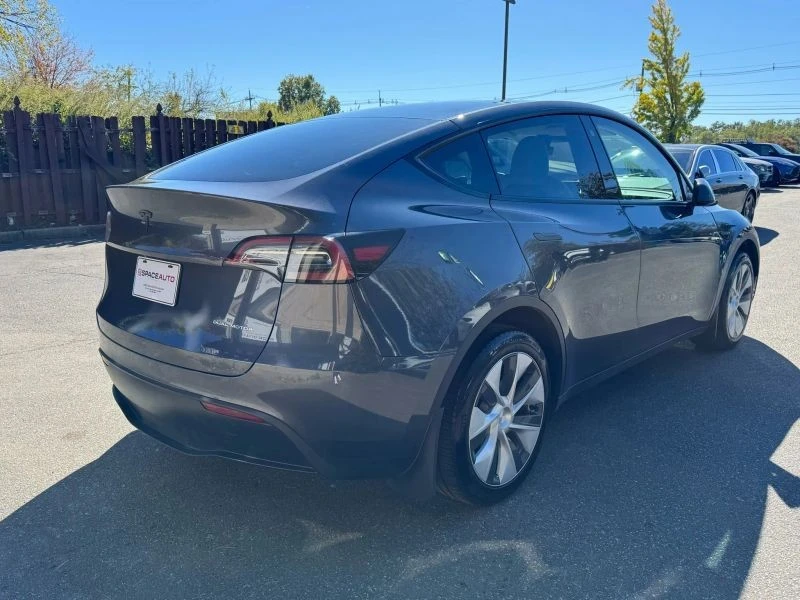 2023 Tesla Model Y - Image 5 of 12