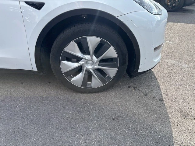 2023 Tesla Model Y - Image 10 of 21