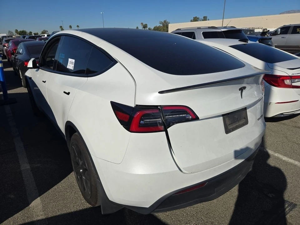 2023 Tesla Model Y - Image 3 of 7