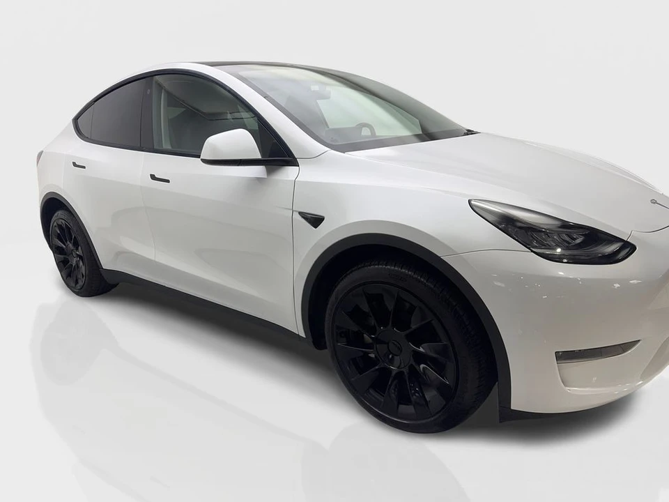 2023 Tesla Model Y - Image 12 of 21