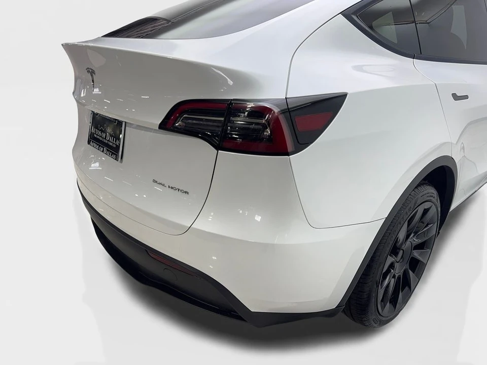 2023 Tesla Model Y - Image 18 of 21
