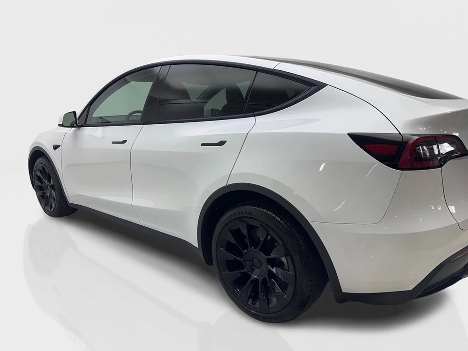 2023 Tesla Model Y - Image 14 of 21