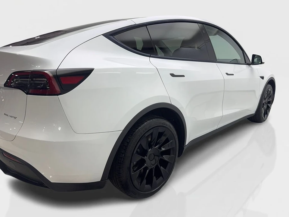 2023 Tesla Model Y - Image 13 of 21