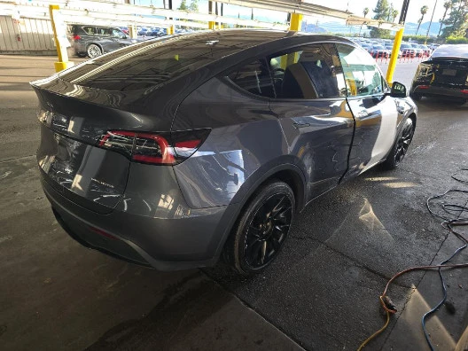 2023 Tesla Model Y - Image 4 of 9