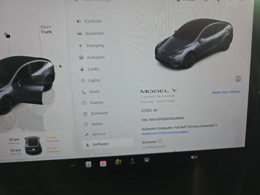 2023 Tesla Model Y - Image 8 of 9