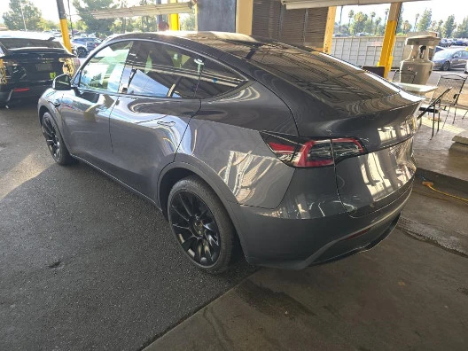 2023 Tesla Model Y - Image 6 of 9