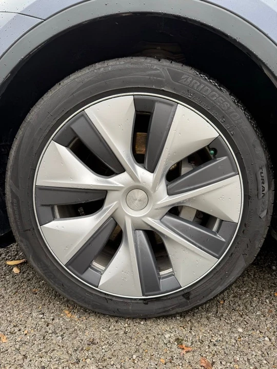 2023 Tesla Model Y - Image 9 of 10