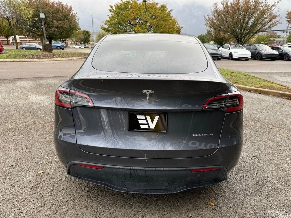 2023 Tesla Model Y - Image 4 of 10