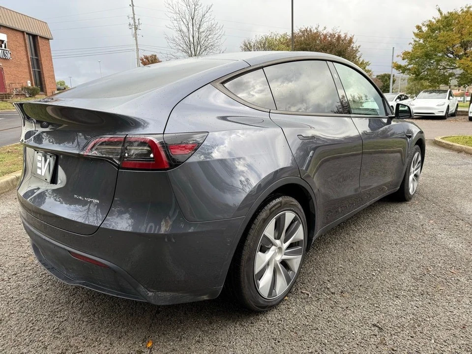 2023 Tesla Model Y - Image 3 of 10