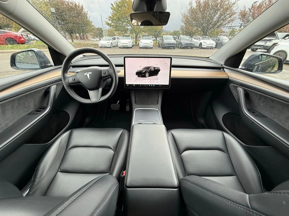 2023 Tesla Model Y - Image 6 of 10