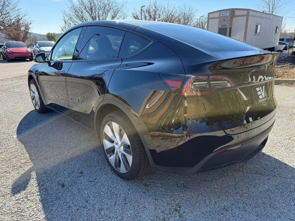 2023 Tesla Model Y - Image 6 of 13