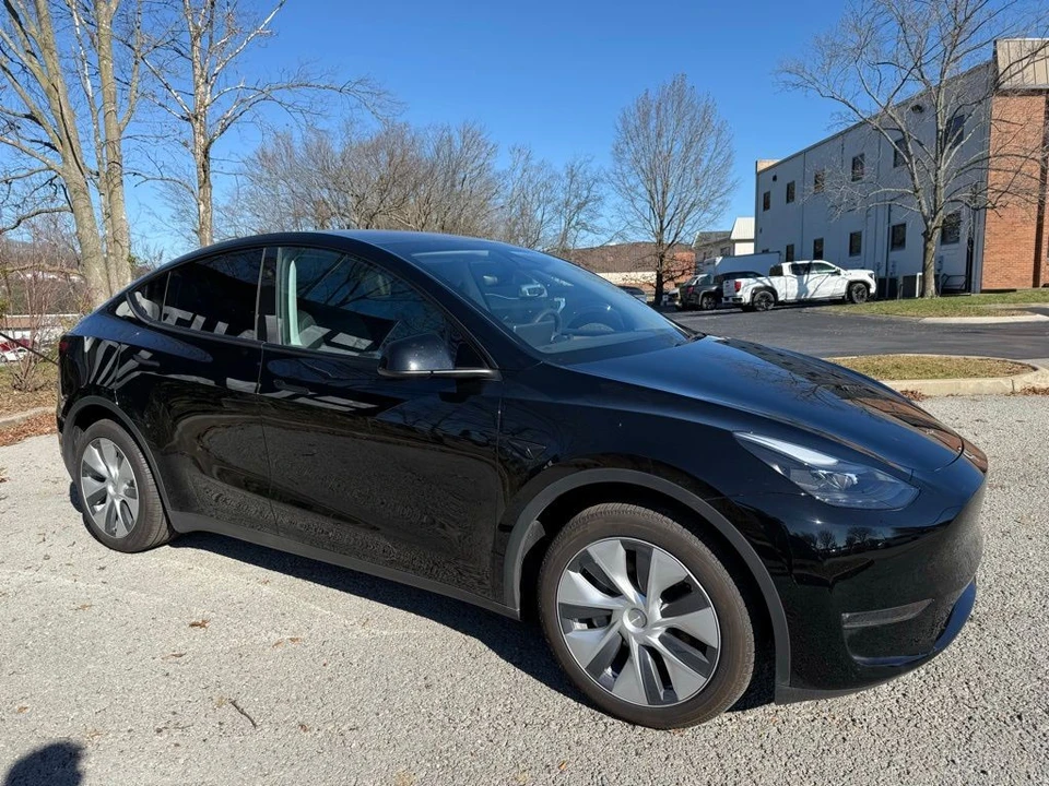 2023 Tesla Model Y - Image 3 of 13