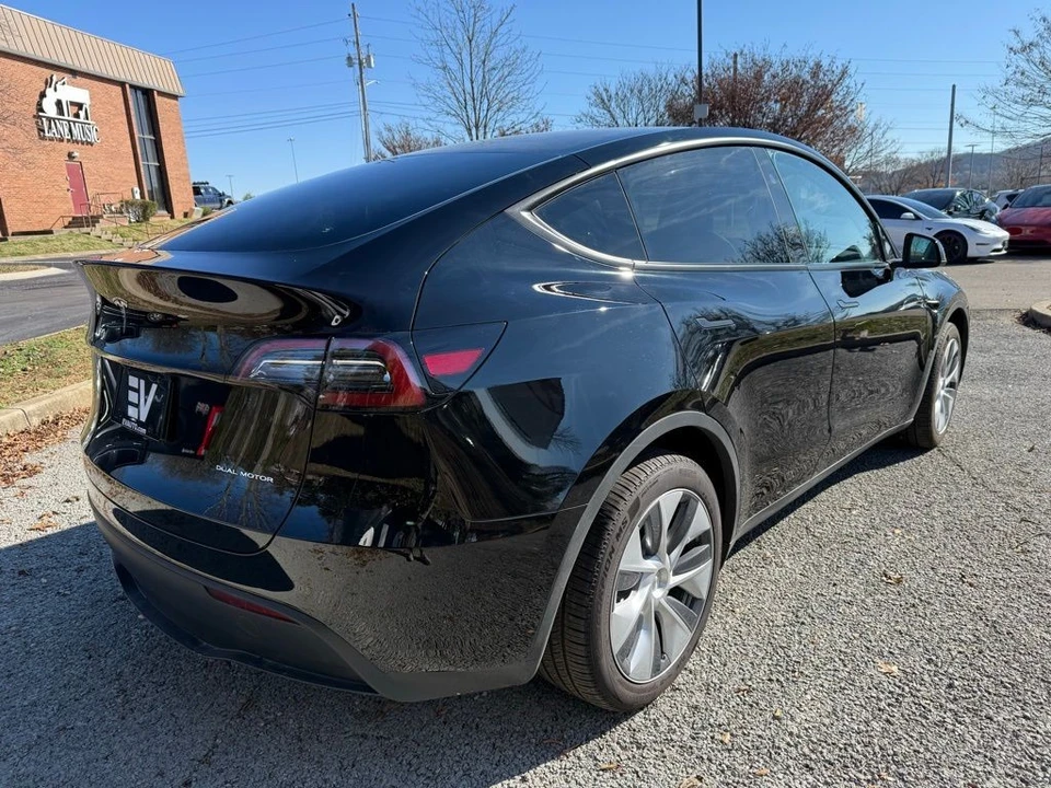 2023 Tesla Model Y - Image 4 of 13