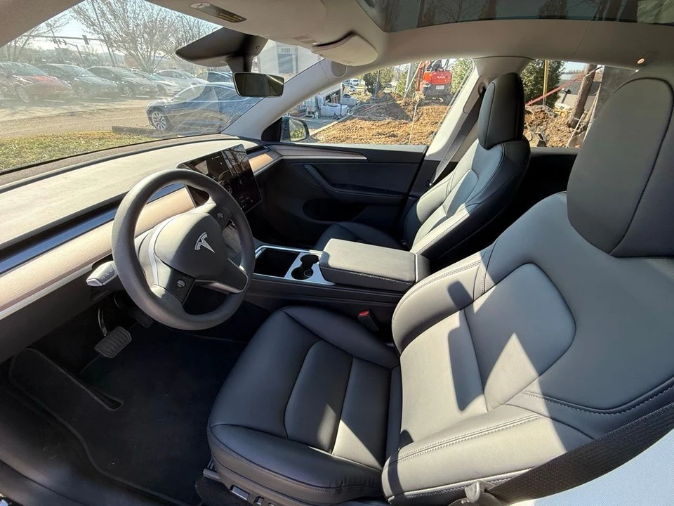 2023 Tesla Model Y - Image 9 of 13
