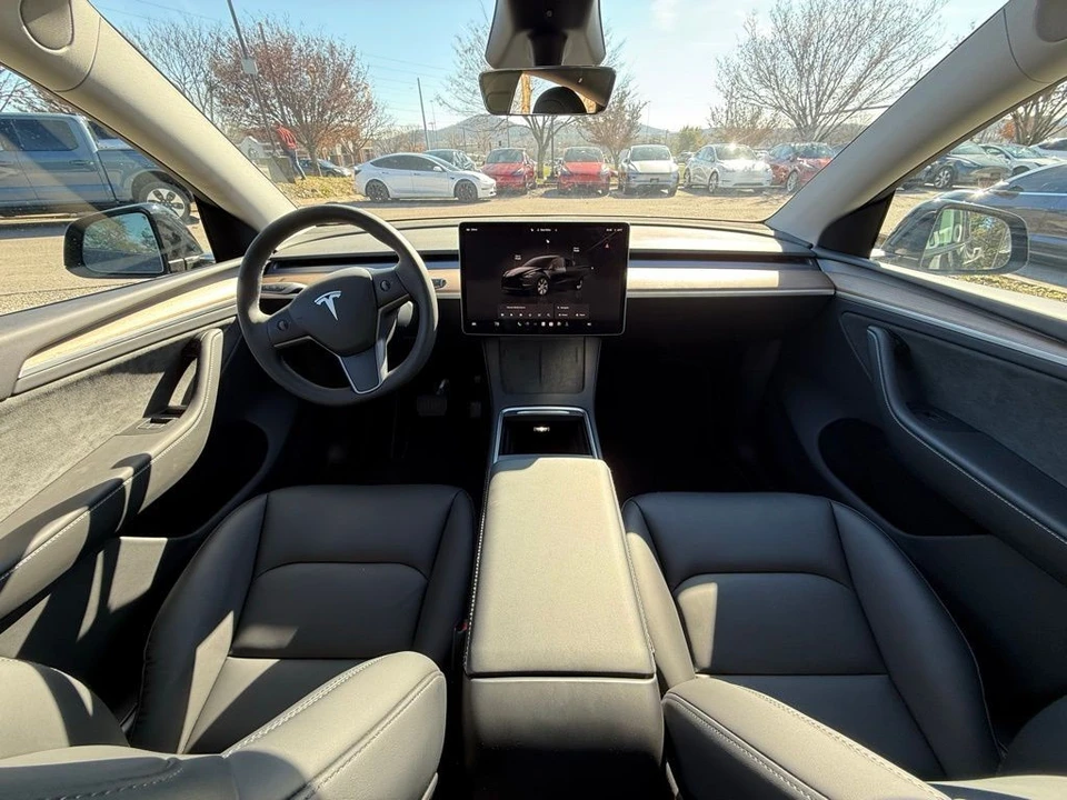 2023 Tesla Model Y - Image 8 of 13