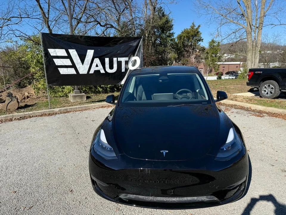 2023 Tesla Model Y - Image 2 of 13