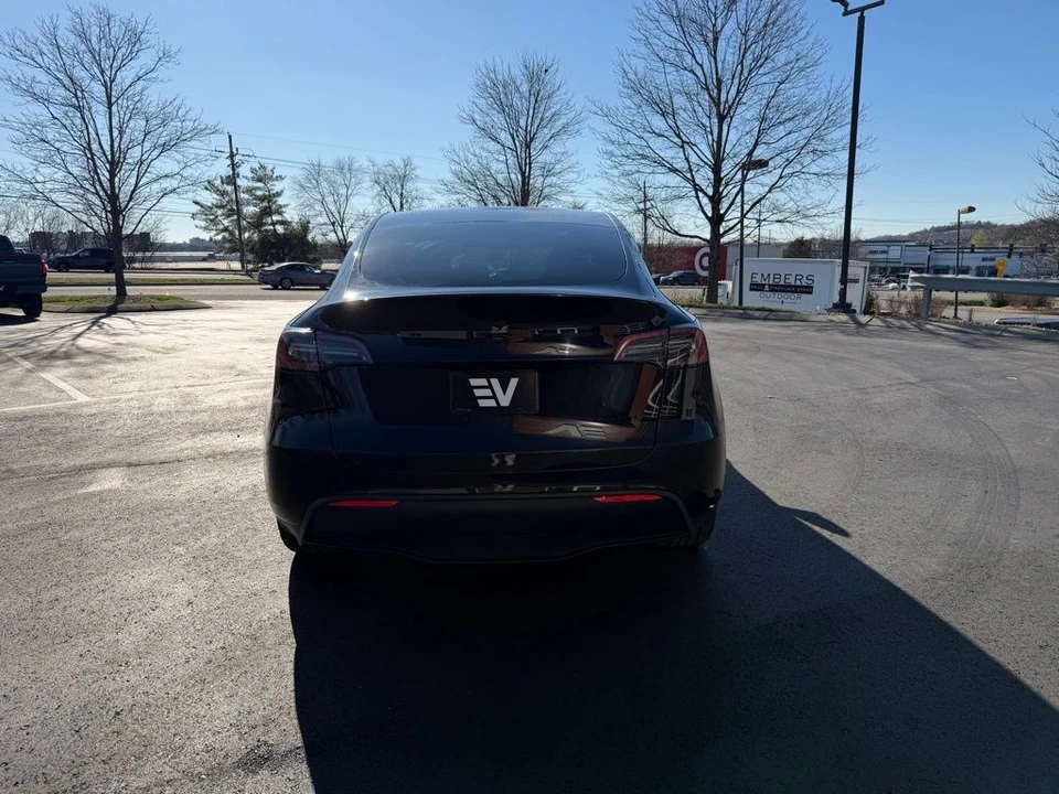 2023 Tesla Model Y - Image 4 of 17
