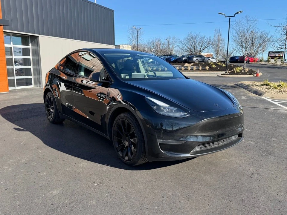 2023 Tesla Model Y - Image 2 of 17