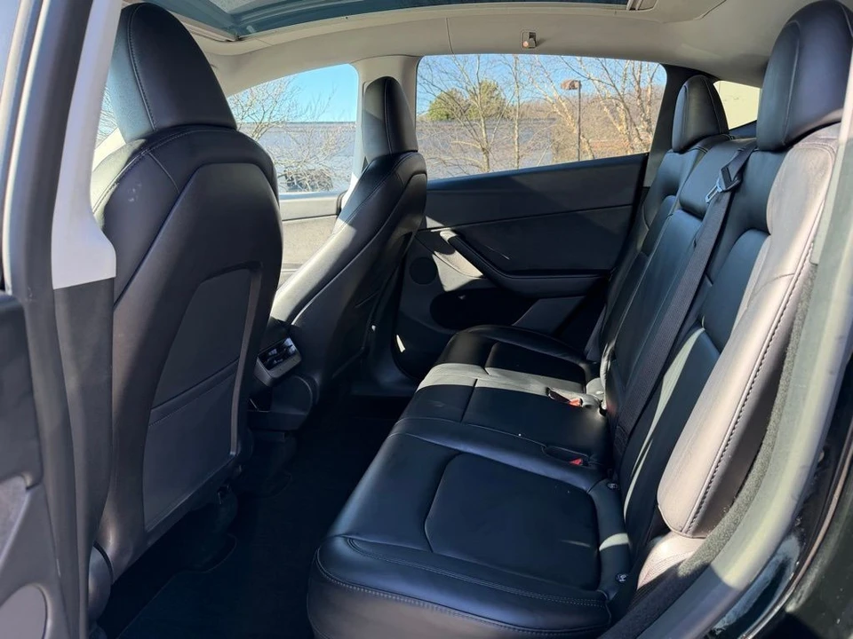 2023 Tesla Model Y - Image 10 of 17