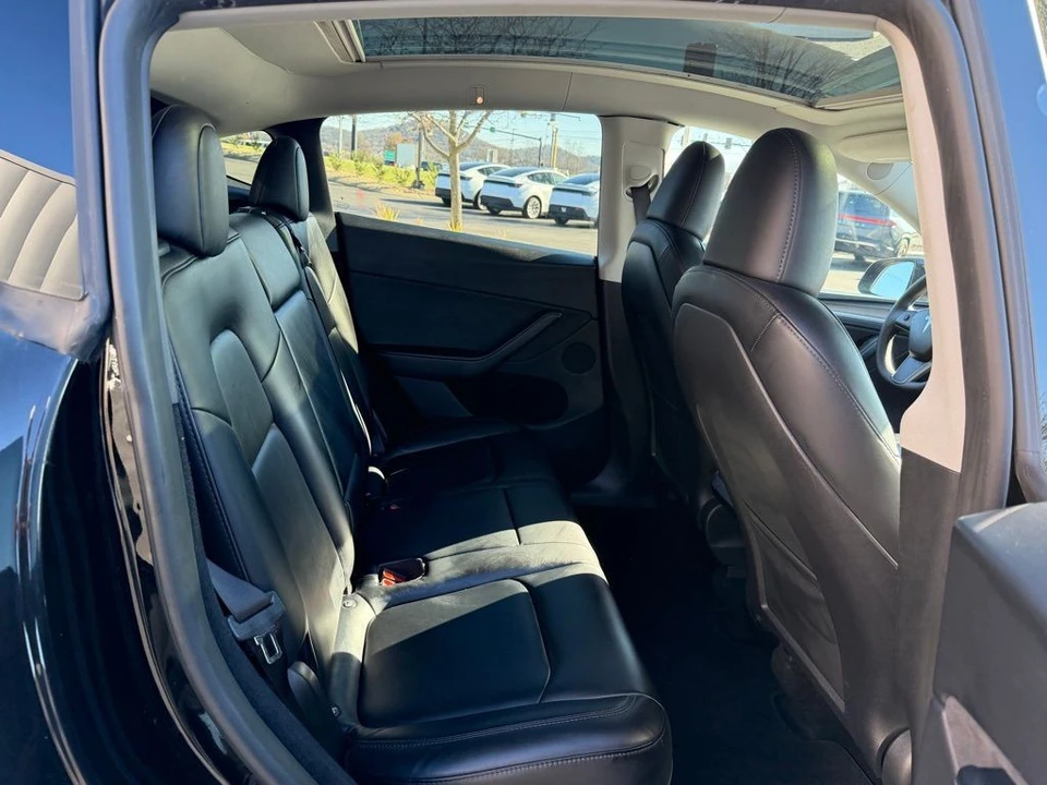 2023 Tesla Model Y - Image 15 of 17