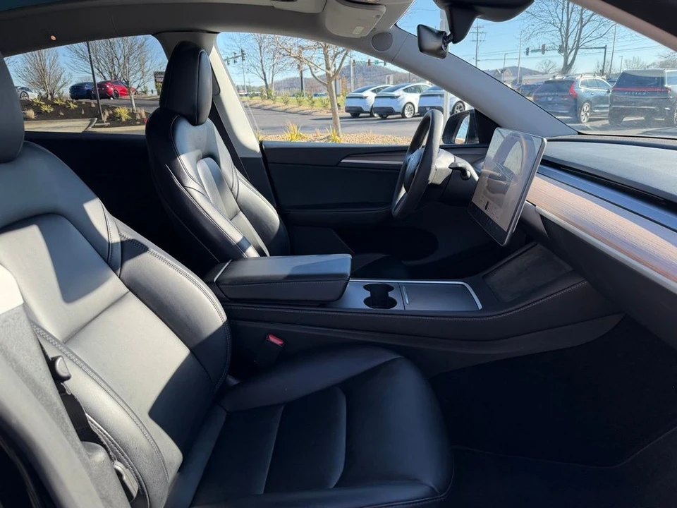 2023 Tesla Model Y - Image 13 of 17