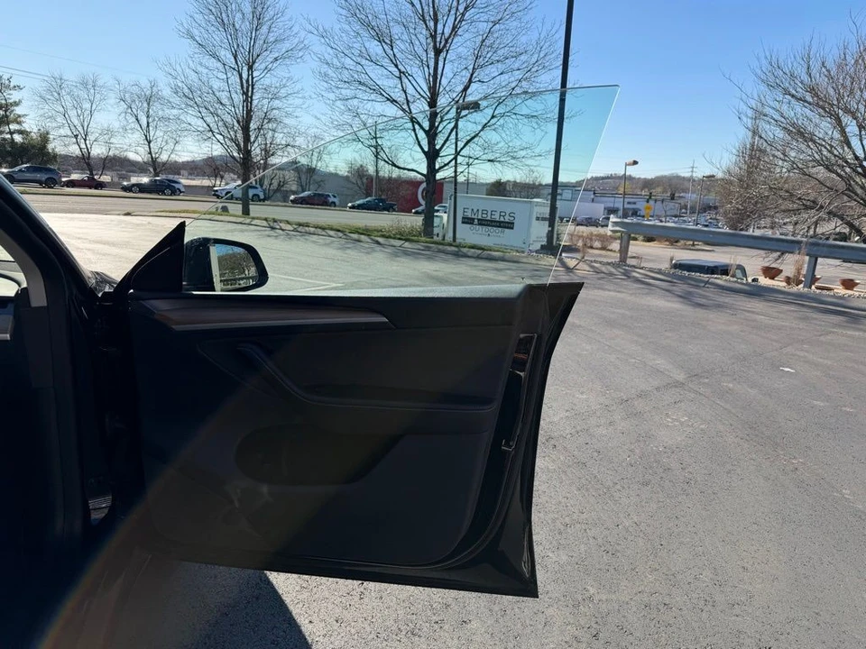 2023 Tesla Model Y - Image 12 of 17