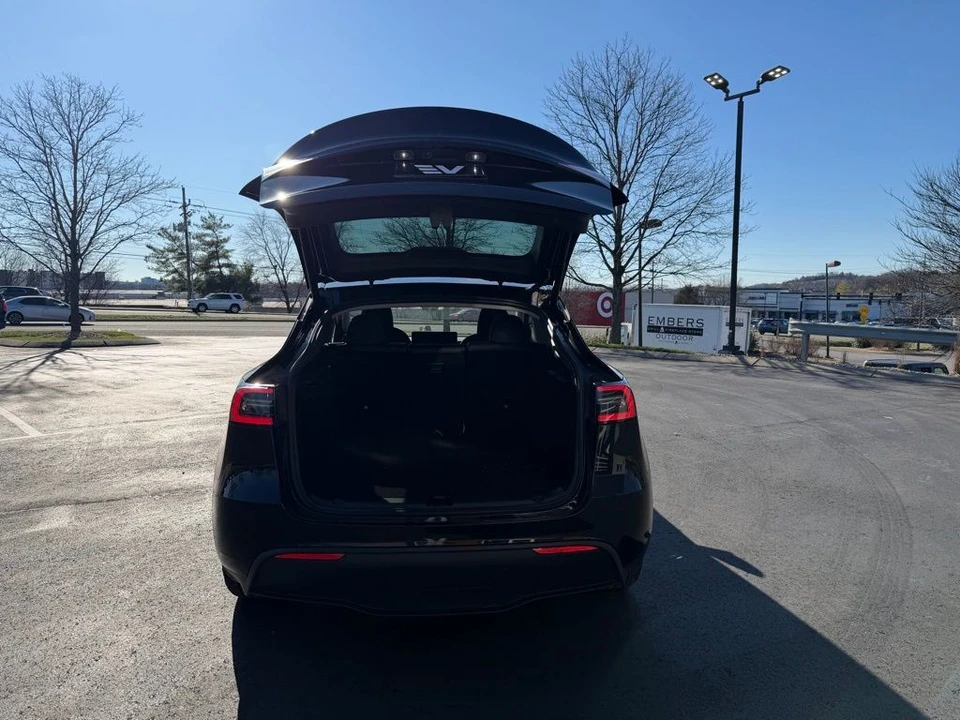 2023 Tesla Model Y - Image 5 of 17