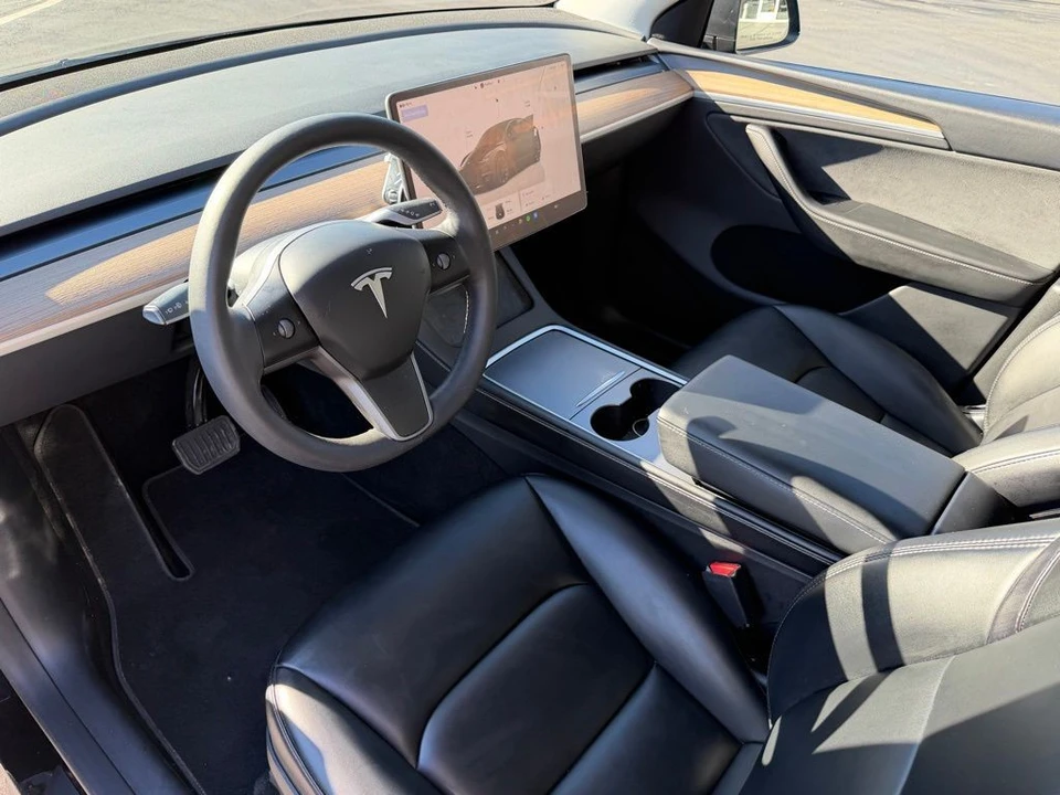 2023 Tesla Model Y - Image 8 of 17