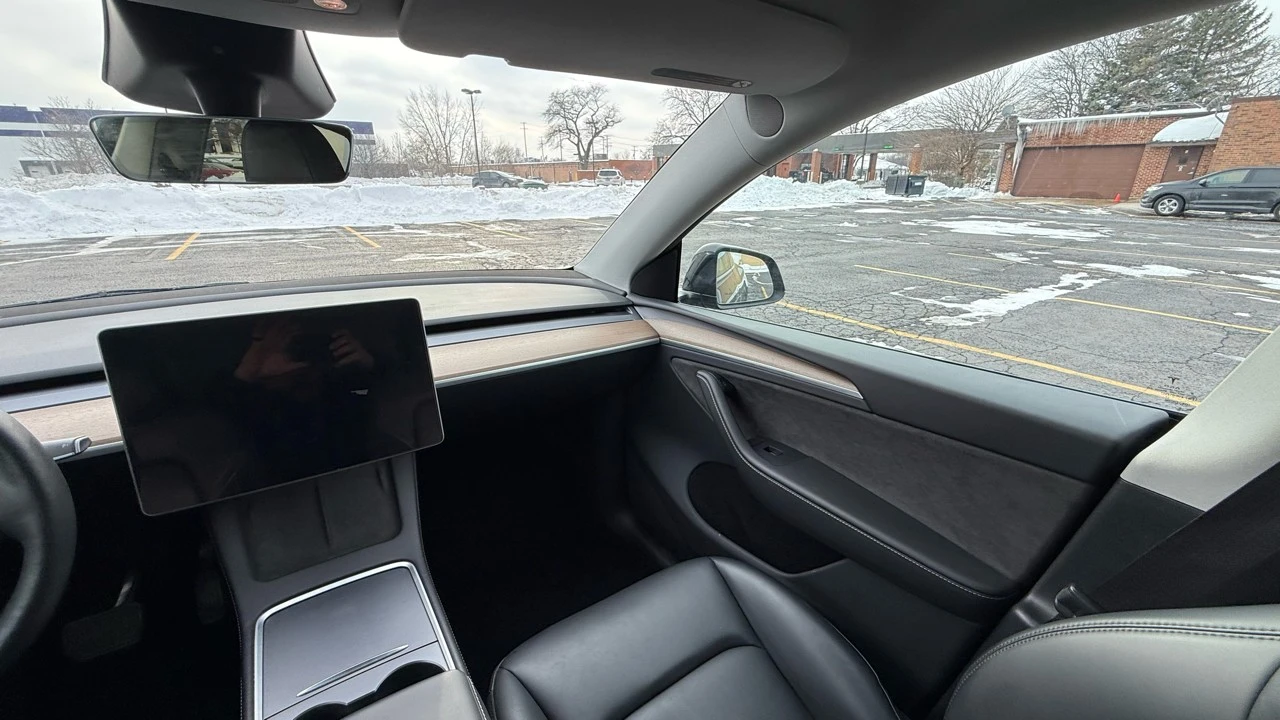 2023 Tesla Model Y - Image 20 of 21